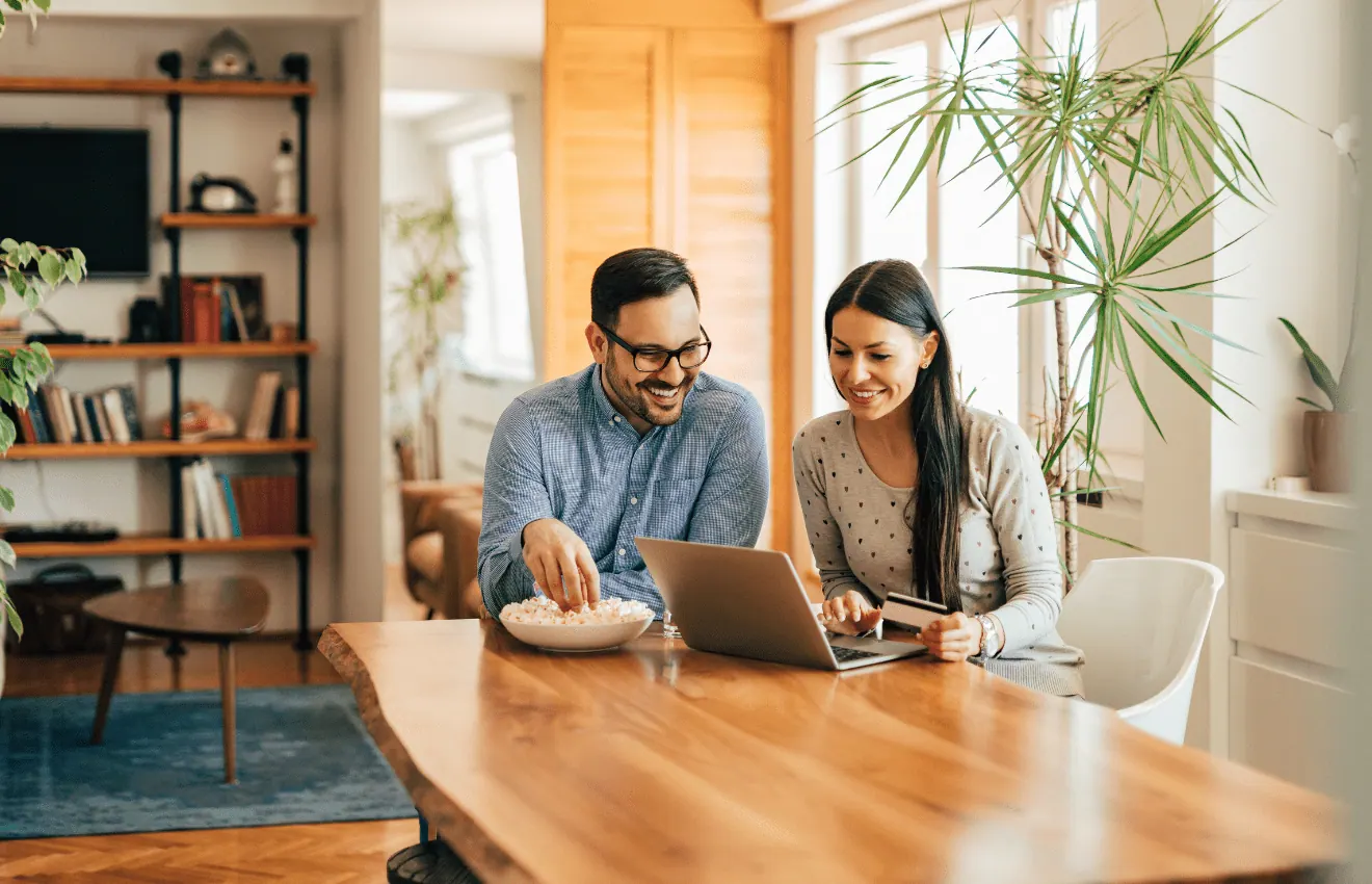couple checking homes online - step-by-step home buying guide in Virginia Beach