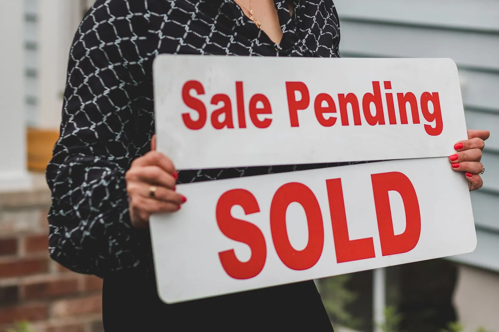 signages for real property selling - finding the right realtor to assist you with home selling